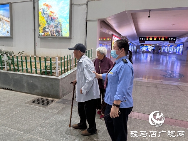  駐馬店西站：有愛服務(wù) 護(hù)航殘障人士“無(wú)礙”旅途