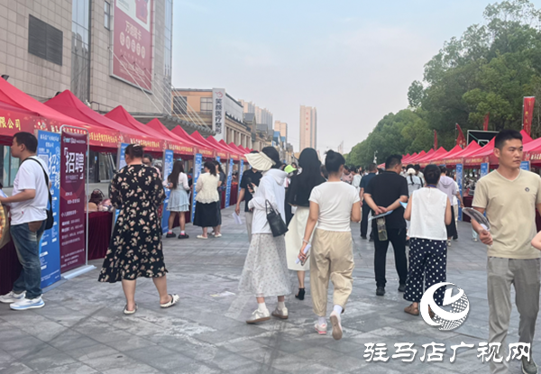 “民營(yíng)企業(yè)服務(wù)月”駐馬店經(jīng)濟(jì)開(kāi)發(fā)區(qū)專場(chǎng)招聘會(huì)舉行