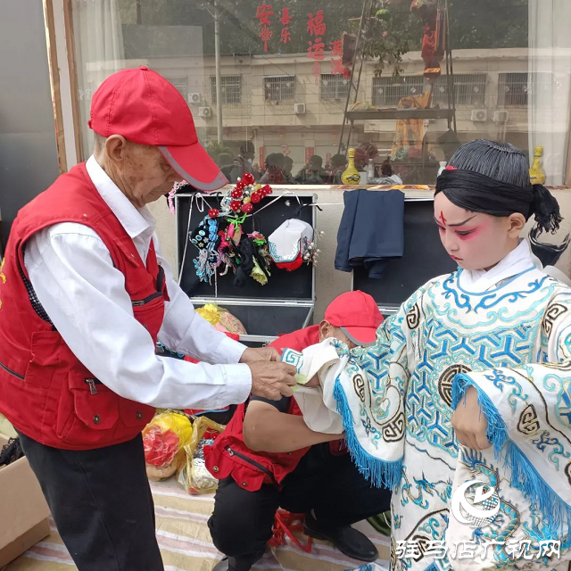 ?非遺盛宴！王店大裝閃耀高店鎮(zhèn)，傳統(tǒng)魅力引萬人圍觀