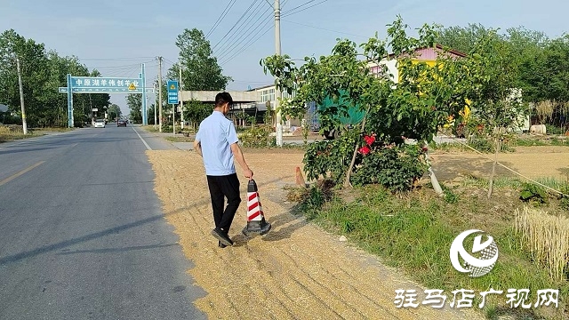  新蔡縣佛閣寺鎮(zhèn)：清理占道打場曬糧 為道路暢通“護航”