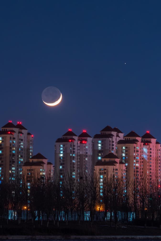 限時(shí)觀測(cè)！28日傍晚木星伴月