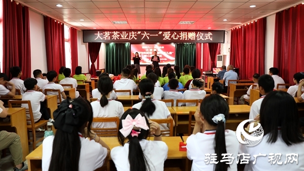 茶香潤(rùn)童心 墨韻傳大愛(ài)——平輿縣政協(xié)委員開(kāi)展特殊教育學(xué)校公益行