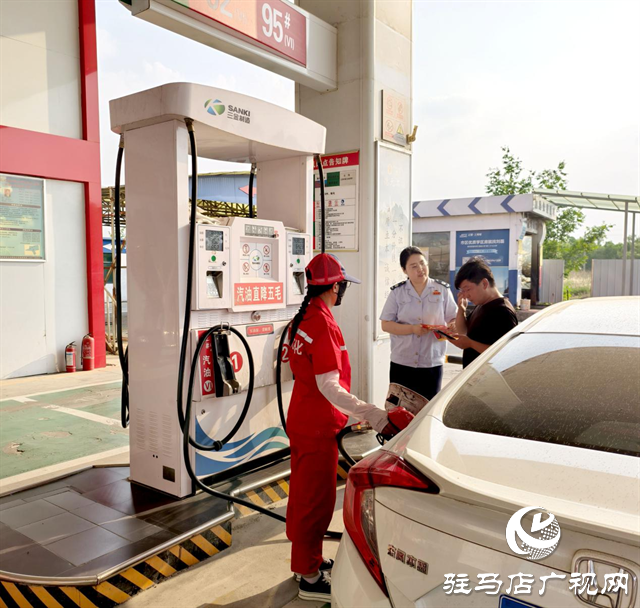  示范區(qū)稅務局深入加油站開展民法典宣傳活動
