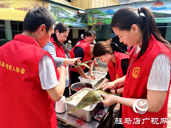 平輿縣身邊好人協(xié)會(huì)：粽香浸潤(rùn)敬老院 溫情傳遞端午情