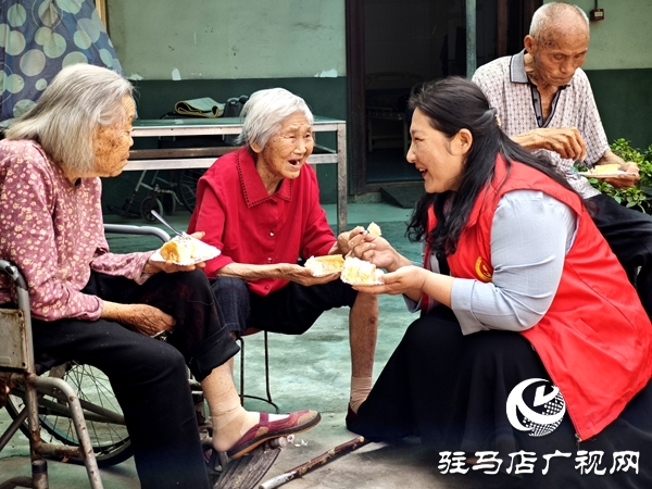 平輿縣身邊好人協(xié)會(huì)：粽香浸潤(rùn)敬老院 溫情傳遞端午情