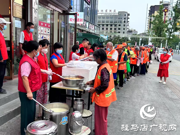 端午粽香暖人心：平輿縣開展“我們的節(jié)日—端午節(jié)”關愛環(huán)衛(wèi)工人文明實踐活動