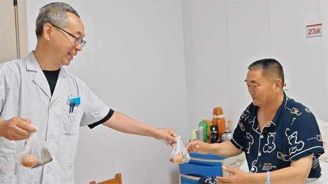 粽香傳情，醫(yī)患共暖：駐馬店市第二中醫(yī)院腦病一科端午病房送安康