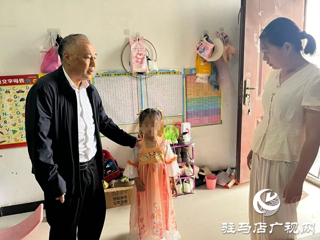 張銀良到駐馬店經(jīng)濟開發(fā)區(qū)看望特殊兒童
