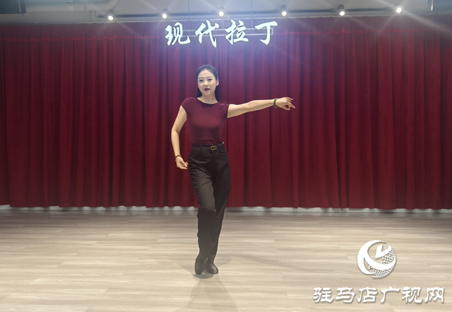 拉丁舞熱潮席卷駐馬店 舞者用藝術(shù)譜寫(xiě)城市動(dòng)感樂(lè)章