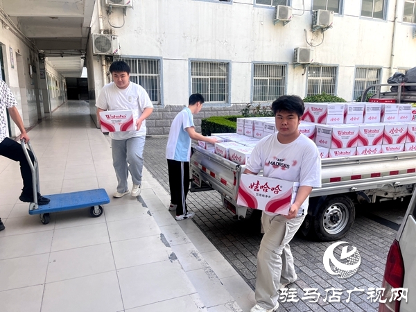 平輿縣政協(xié)委員許留根：愛心捐贈(zèng)暖校園 情系教育潤(rùn)心田
