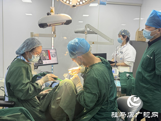  駐馬店開啟口腔種植“機器人時代” 首臺5G動態(tài)種植導(dǎo)航機器人落戶驛城區(qū)