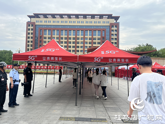 高考第一天：家長的祝福與期待 為學(xué)子點亮追夢路