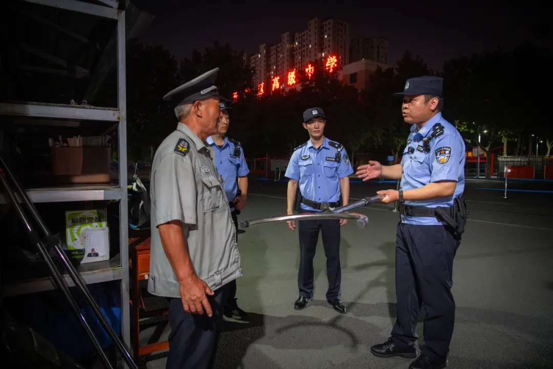  駐馬店公安: 護航高考 為夢想“警”上添花
