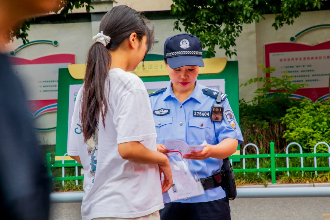  駐馬店公安: 護航高考 為夢想“警”上添花