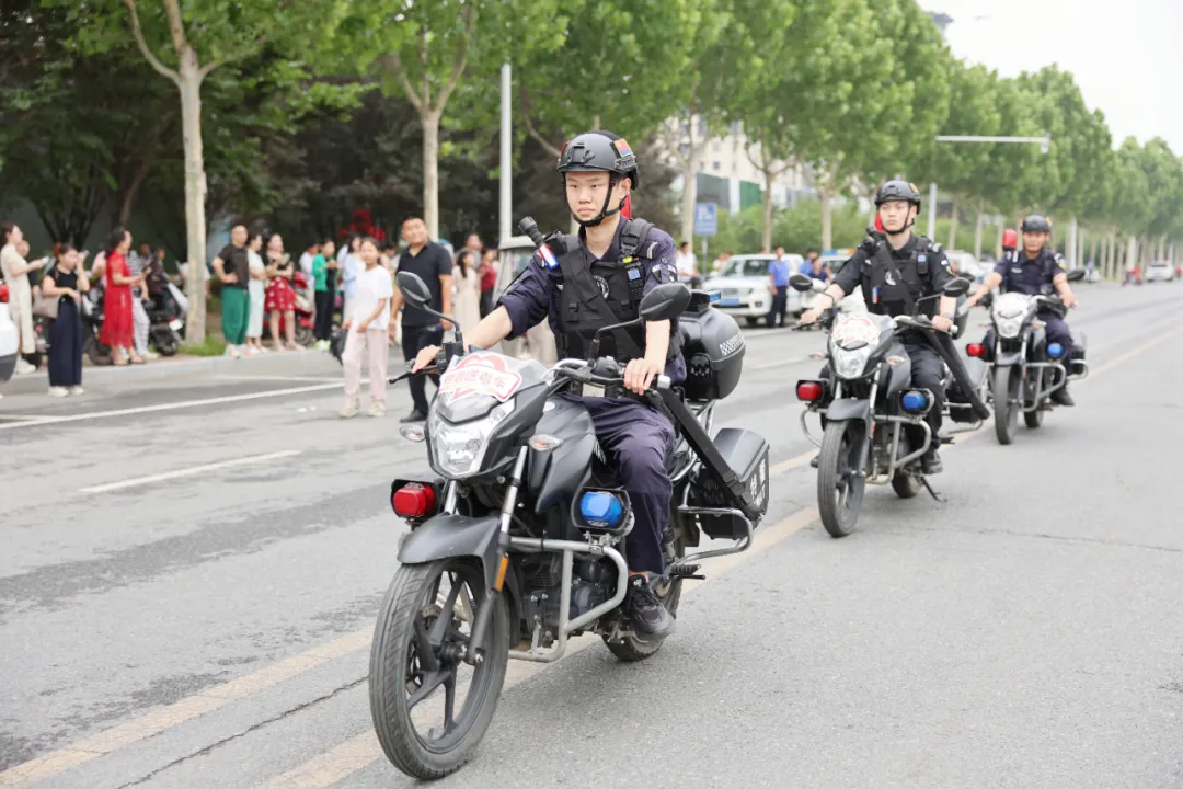  駐馬店公安: 護航高考 為夢想“警”上添花