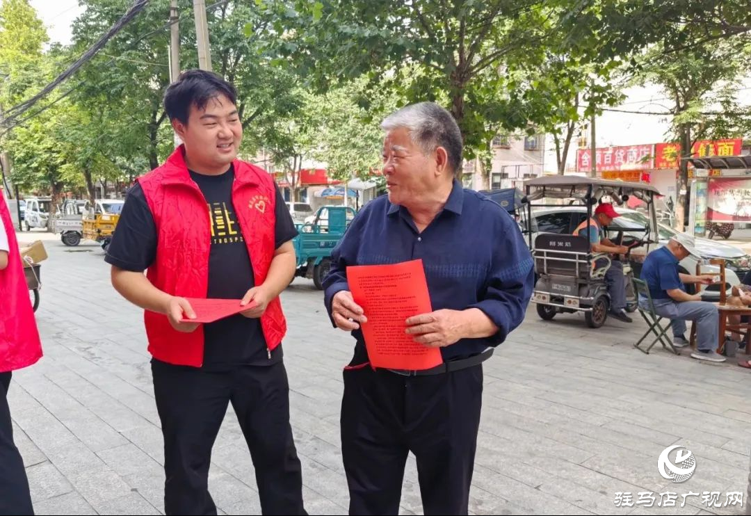 普法宣傳入商鋪 筑牢種業(yè)安全線 ——市農(nóng)科院開展誠信經(jīng)營宣傳活動守護(hù)秋播用種安全