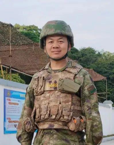 第5次下水前，他給母親重重磕了一個(gè)頭！