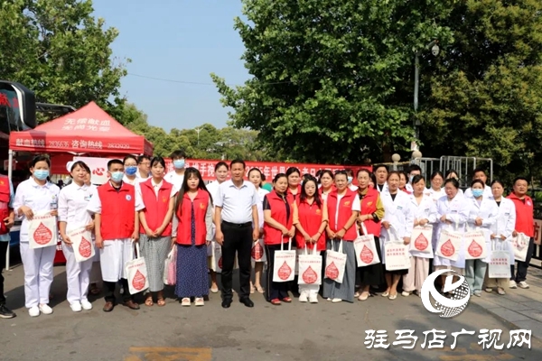 平輿縣中心醫(yī)院開展“世界獻血日”宣傳義診活動