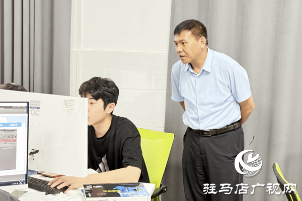 駐馬店職業(yè)技術學院校長宋華民深入北校區(qū)聽課調研