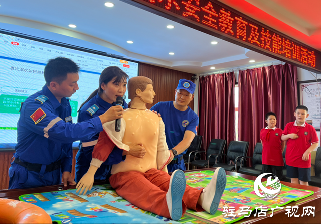 驛城區(qū)開展公益宣傳及應(yīng)急技能培訓(xùn)進(jìn)校園專題教育活動