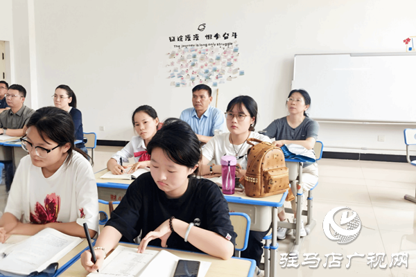 駐馬店職業(yè)技術學院校長宋華民深入北校區(qū)聽課調研