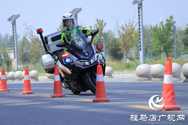  示范區(qū)交警：女子鐵騎展風采 技能訓練護平安