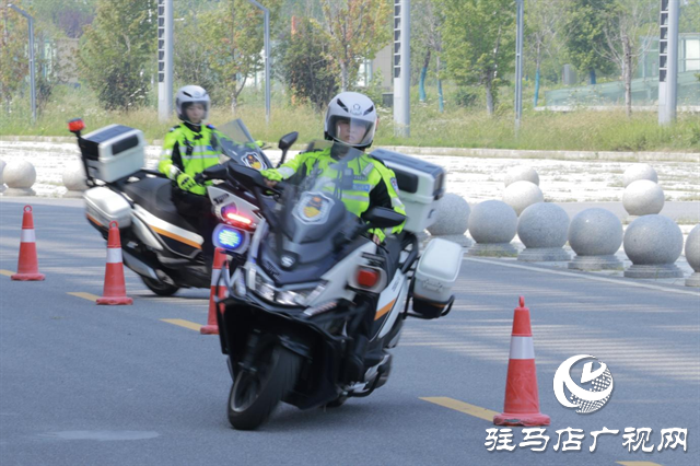  示范區(qū)交警：女子鐵騎展風采 技能訓練護平安