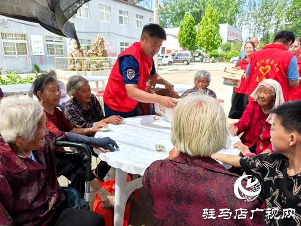 平輿縣身邊好人協(xié)會走進土店村開展移風易俗主題宣講活動
