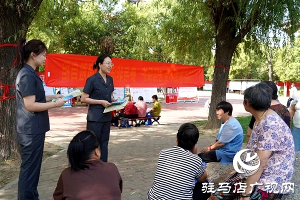 平輿縣人民法院：廣場“擺攤”送干貨  筑牢防非“安全網”