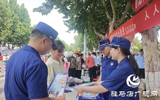 泌陽縣消防救援大隊開展“安全生產(chǎn)月”集中宣傳活動