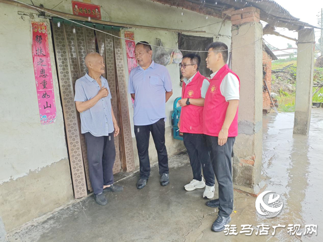 驛城區(qū)朱古洞鄉(xiāng)：雨中巡查防風(fēng)險 筑牢防線保民安