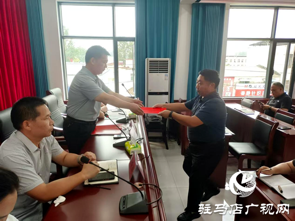 平輿縣李屯鎮(zhèn)：筑牢防溺水 “安全網(wǎng)”  簽訂責(zé)任書保平安