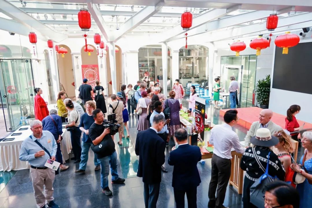 “茶和天下·雅集”暨第30屆上海國(guó)際茶文化旅游節(jié)歐洲推廣活動(dòng)在布魯塞爾中國(guó)文化中心舉行