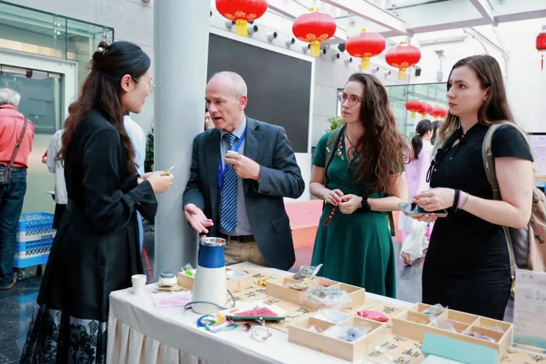 “茶和天下·雅集”暨第30屆上海國(guó)際茶文化旅游節(jié)歐洲推廣活動(dòng)在布魯塞爾中國(guó)文化中心舉行