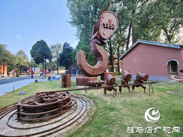 老廠房變身網(wǎng)紅打卡地！遂平1955文創(chuàng)園點亮“夜經(jīng)濟”