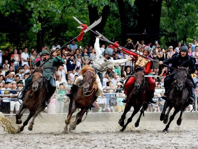 　　跟著文旅君玩轉(zhuǎn)駐馬店，打開沉浸式實景演藝互動體驗之旅→