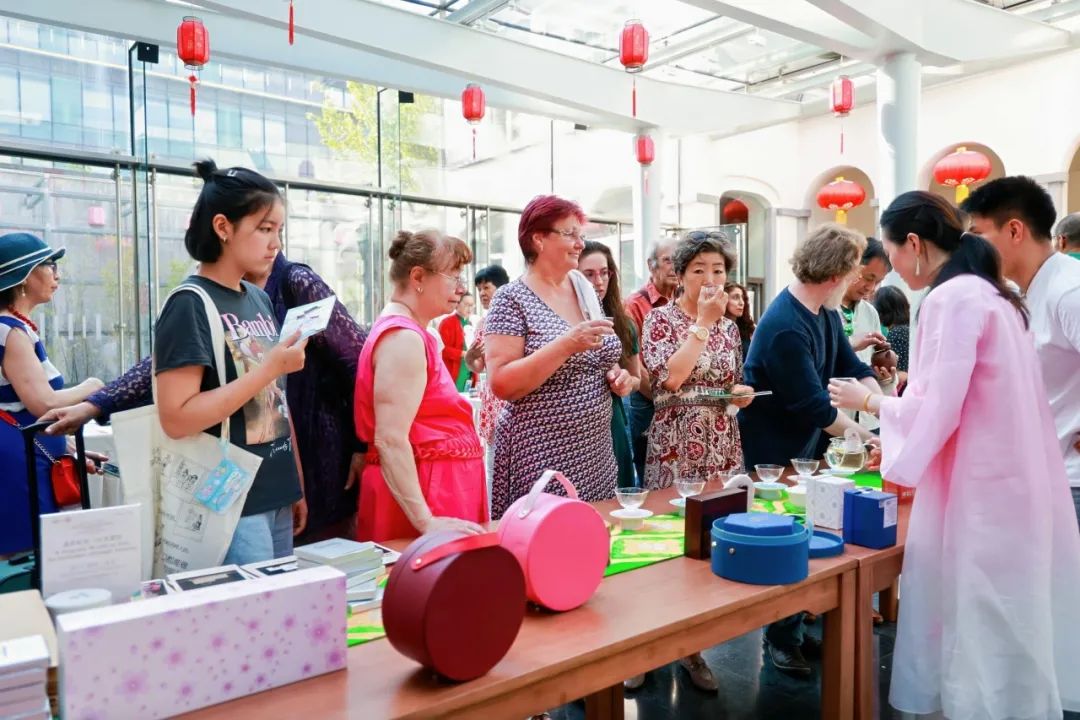 “茶和天下·雅集”暨第30屆上海國(guó)際茶文化旅游節(jié)歐洲推廣活動(dòng)在布魯塞爾中國(guó)文化中心舉行