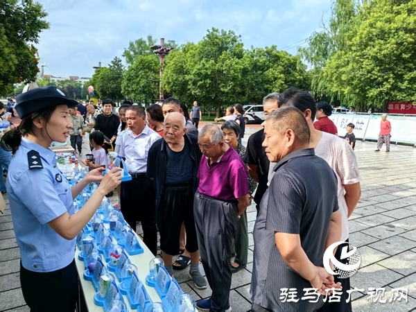 平輿縣公安局開(kāi)展“6.26國(guó)際禁毒日”宣傳活動(dòng)筑牢青少年藥物濫用防護(hù)墻