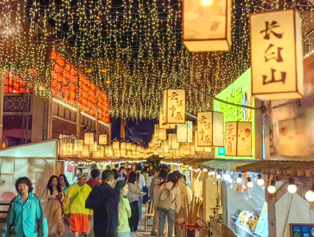 帶活“避暑經(jīng)濟”，這些地方有“妙招”