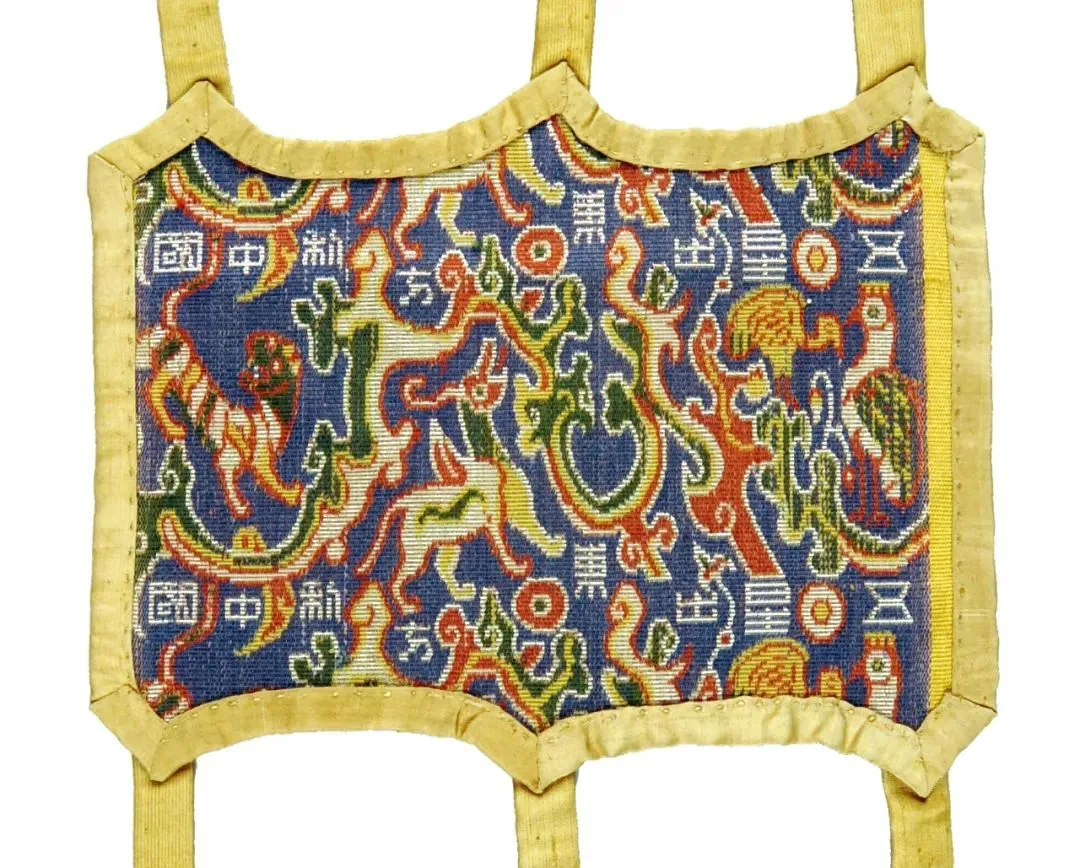 文博日歷丨青銅戈上刻蠶紋 這是古蜀人種桑養(yǎng)蠶的實(shí)證