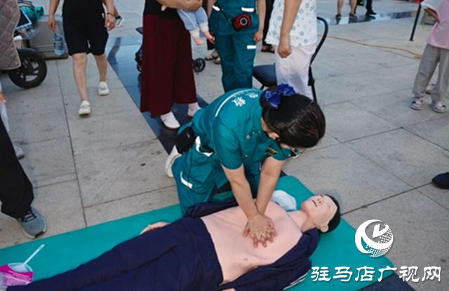 西平縣中醫(yī)藥文化夜市點亮群眾健康夜生活