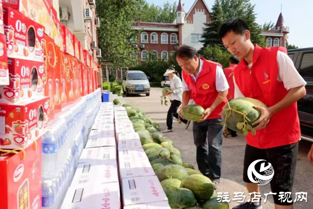 中國好人愛心團隊酷暑送清涼 情系福利院