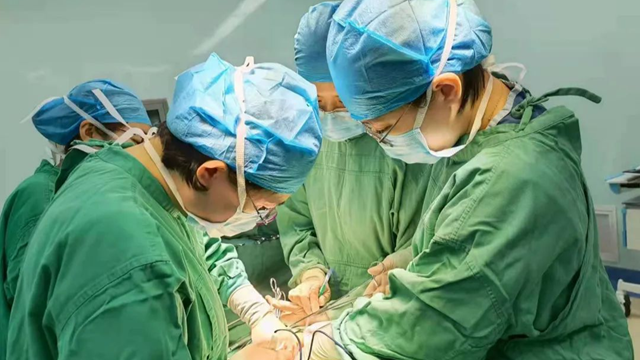 孩子腹痛別當(dāng)小事，駐馬店市中心醫(yī)院成功幫助9歲女孩治愈卵巢畸胎瘤