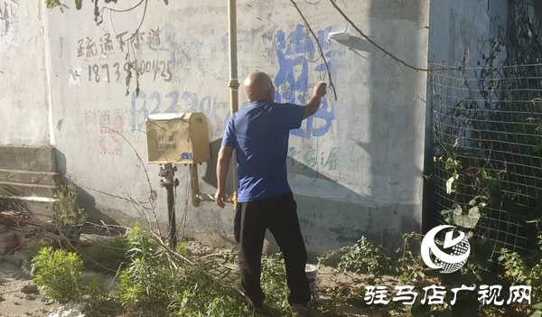  西平縣柏城街道開展小廣告清理行動