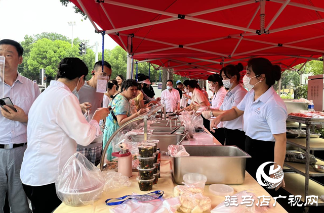 驛城區(qū)市場(chǎng)監(jiān)督管理局開(kāi)展酒店出攤現(xiàn)象專項(xiàng)監(jiān)督檢查