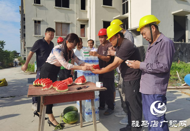 解暑中藥香飄工地 愛心義診情暖夕陽