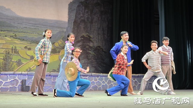 中原文化大舞臺(tái)上演《朝陽溝》 經(jīng)典豫劇引駐馬店觀眾共鳴