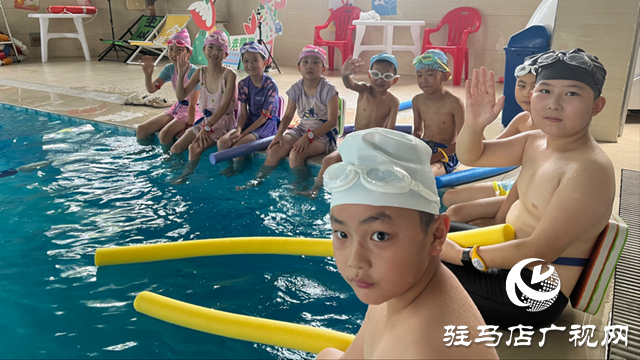 暑期孩子學(xué)游泳火爆！這份選館指南家長請收好