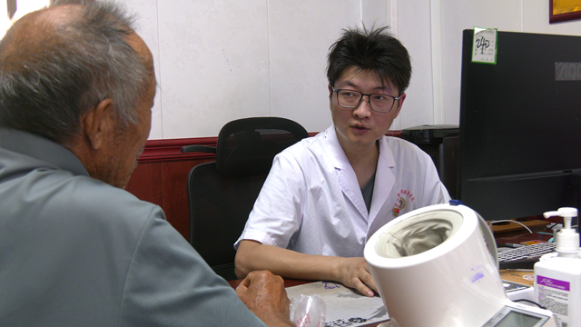 銀針載仁心，堅守暖鄉(xiāng)鄰——翁昆鵬的基層中醫(yī)大愛之路
