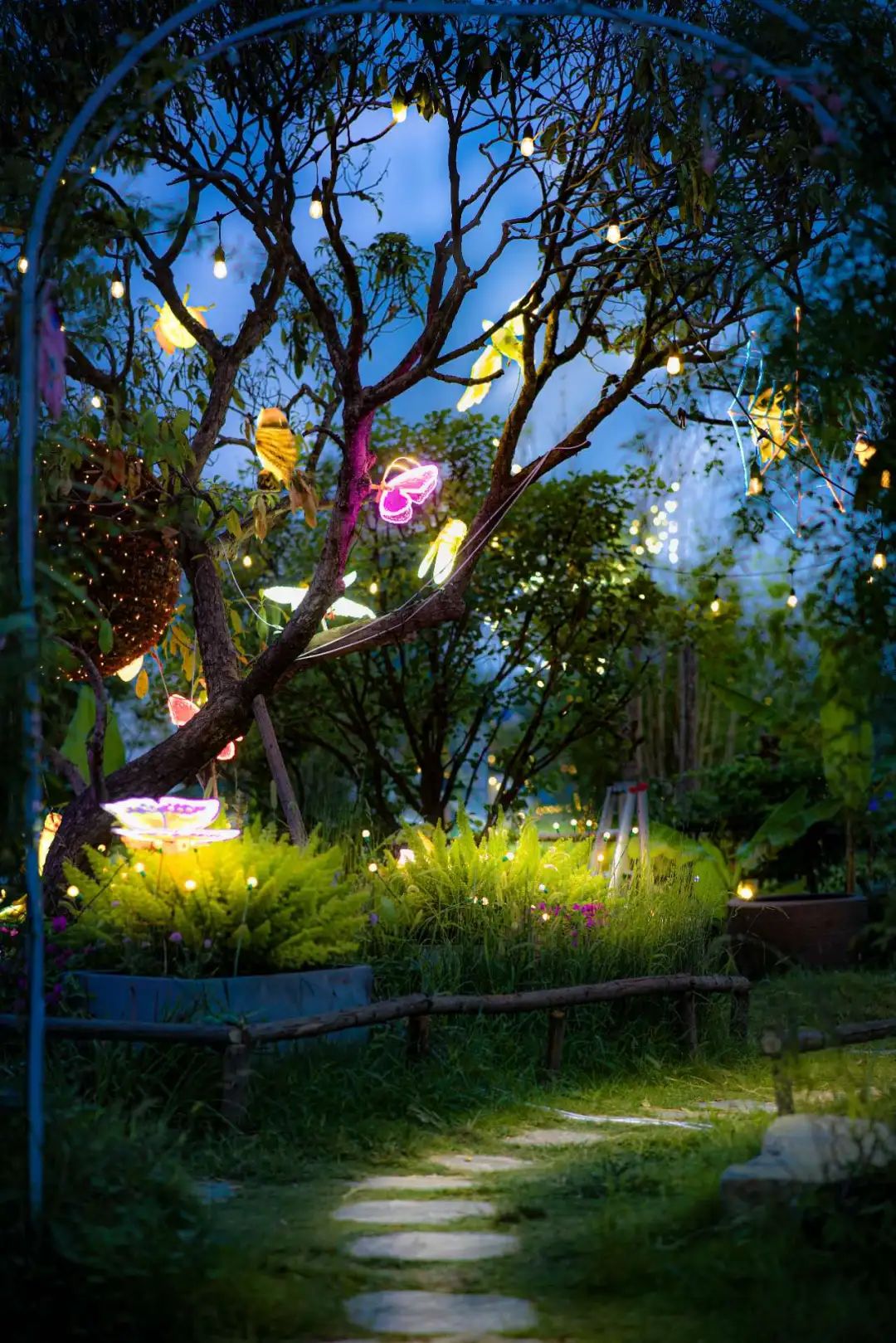 駐馬店消夏季新玩法！棲野城市營(yíng)地?zé)艄馑囆g(shù)節(jié)來(lái)襲